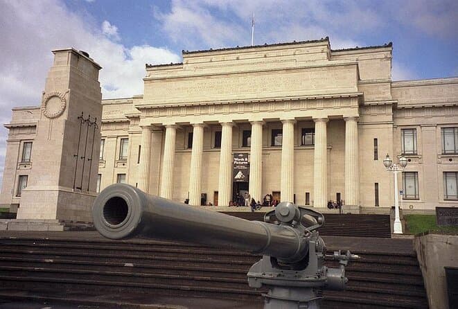Auckland Museum & Domain near Alexander Inn