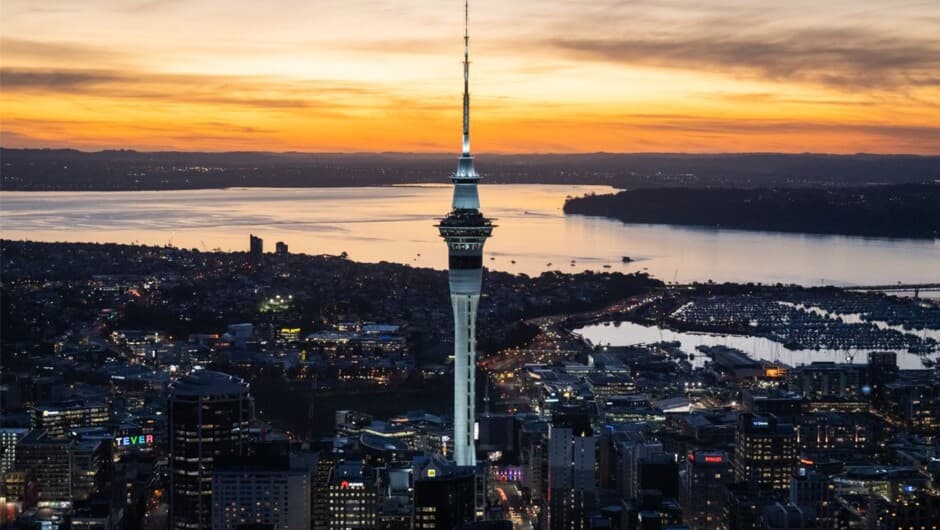 Auckland City, Sky Tower near Alexander Inn