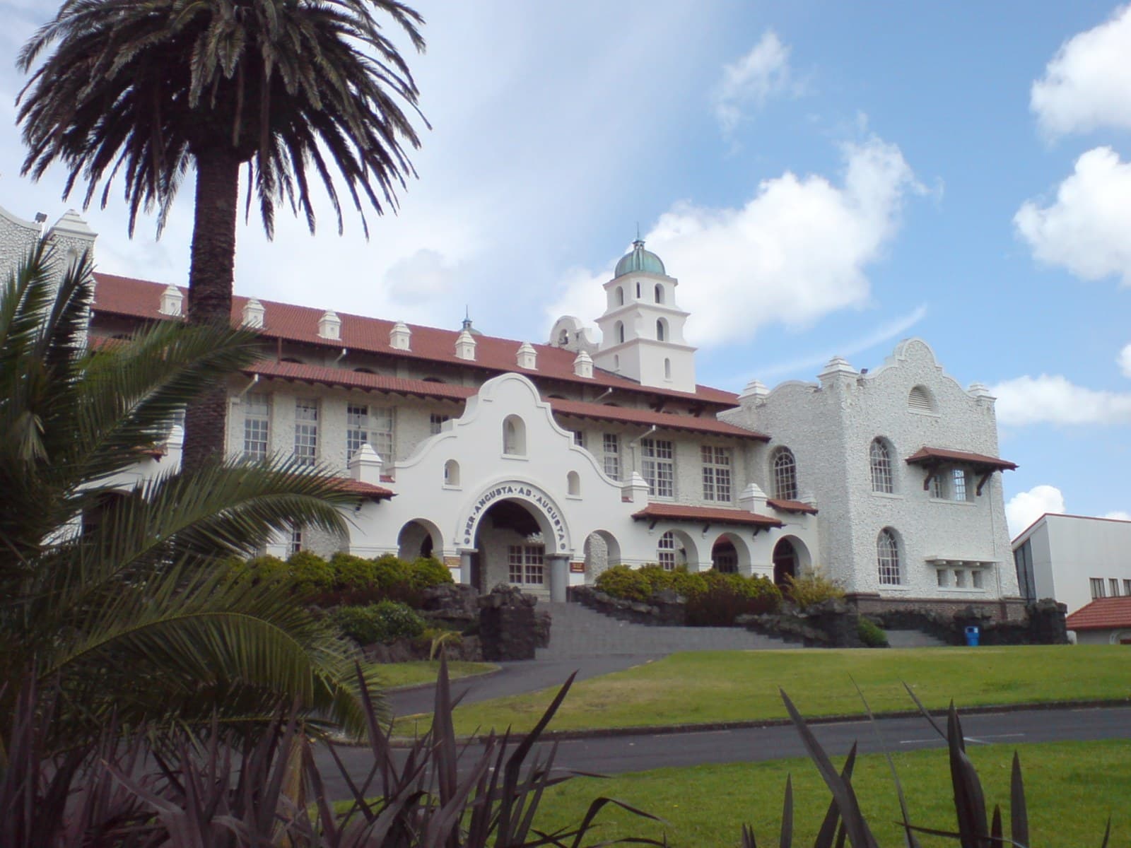 Auckland Grammar School near Alexander Inn